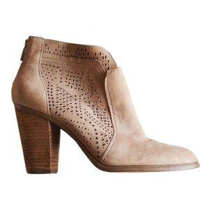*50off3* Vince Camuto Laser Cut Suede Ankle Booties 9.5 Tan Boots